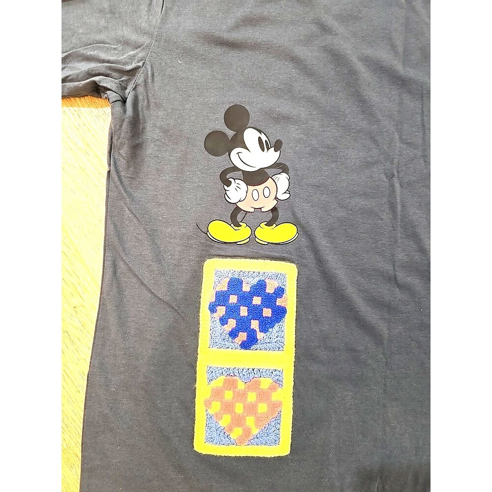 Disney Shirt Womens XL Embroidered Mickey Mouse Minnie Hearts Gray Travel Vacay